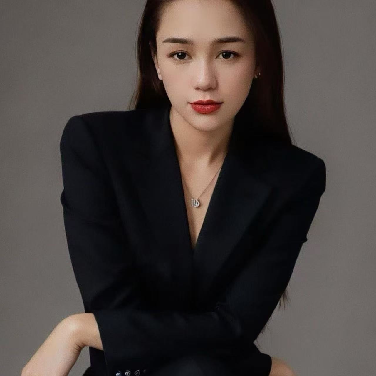 Escort Gallery Image
