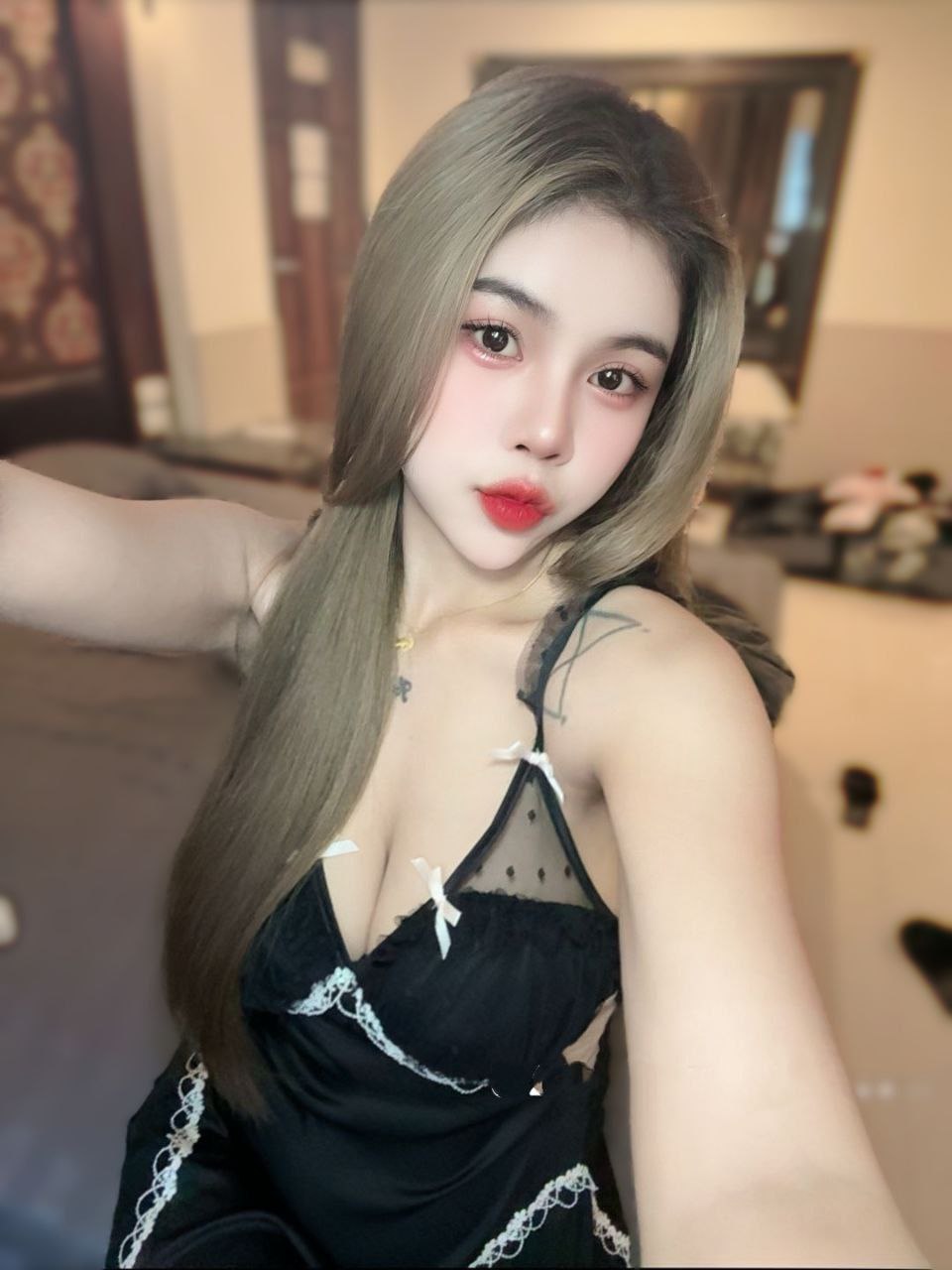 Escort Gallery Image