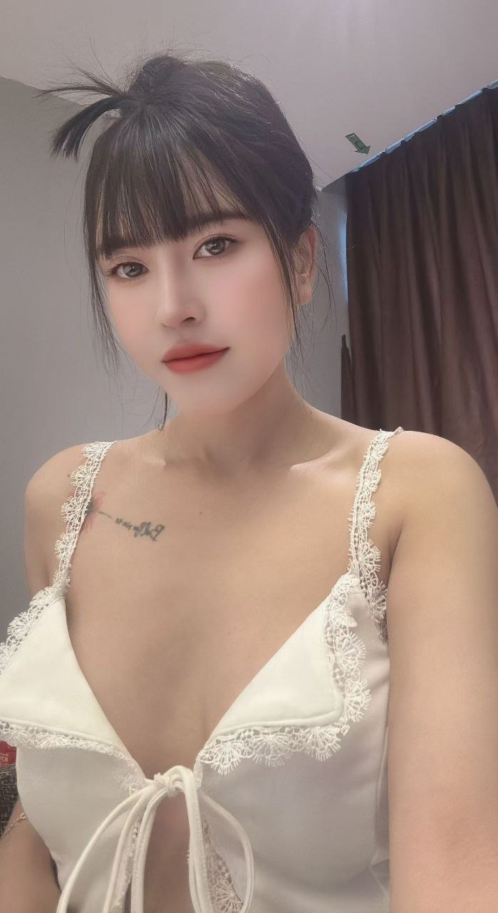 Escort Gallery Image