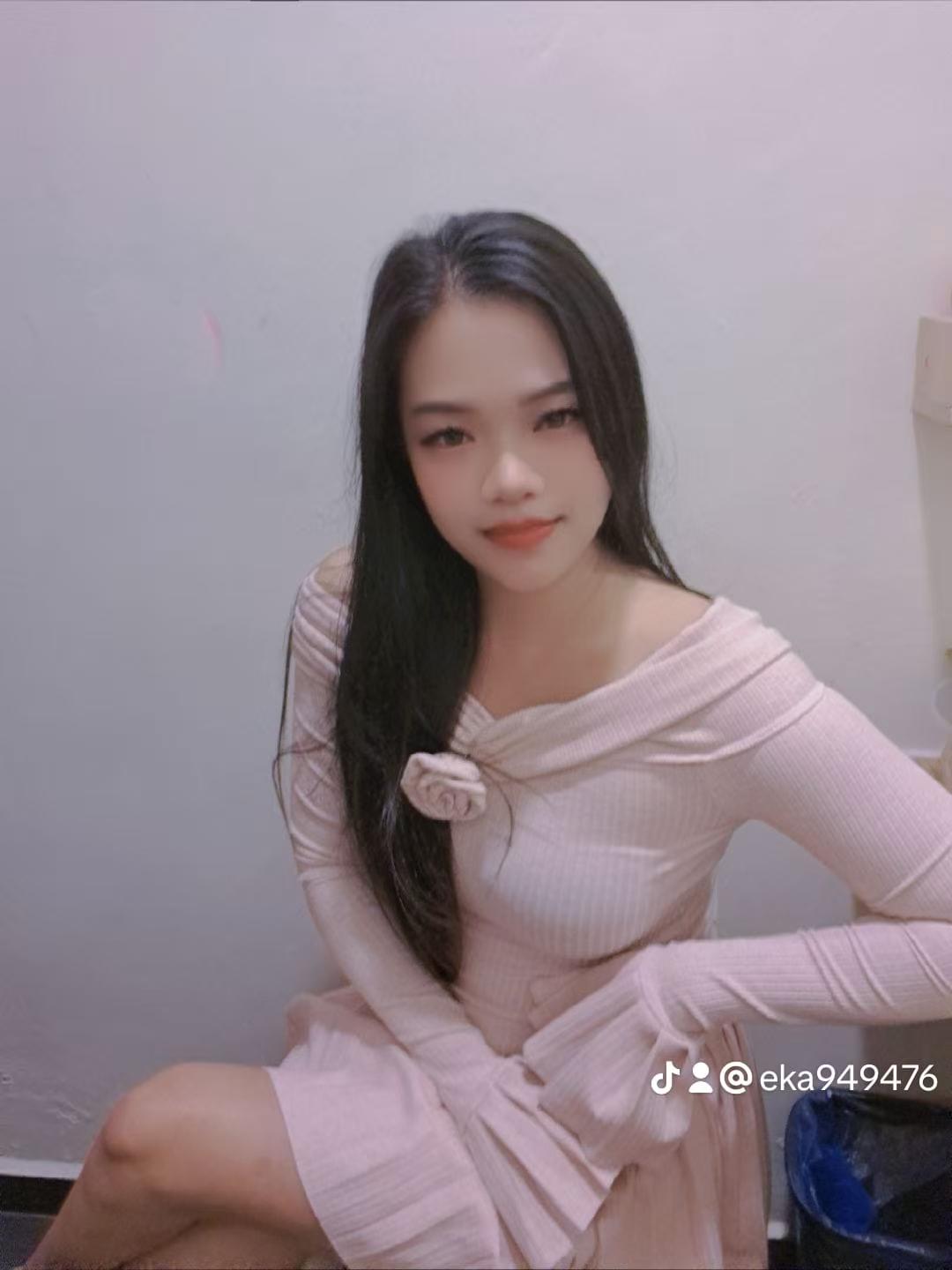 Escort Gallery Image