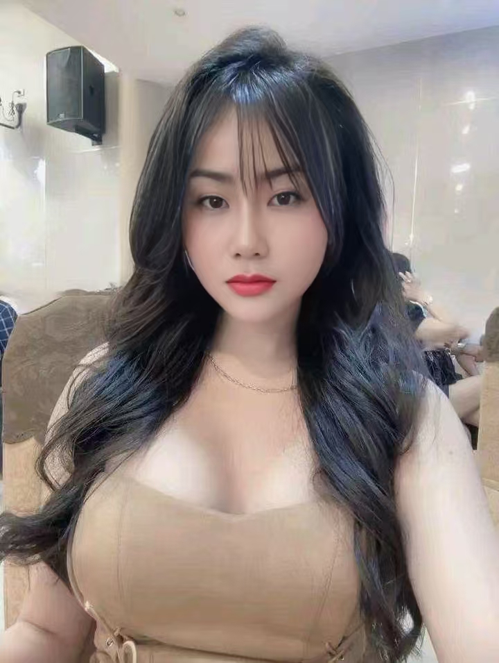 Escort Gallery Image