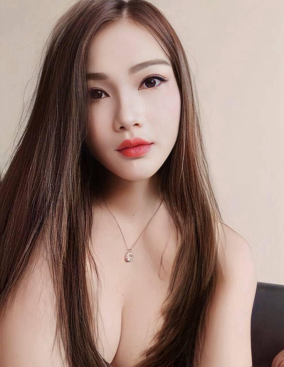 Escort Gallery Image