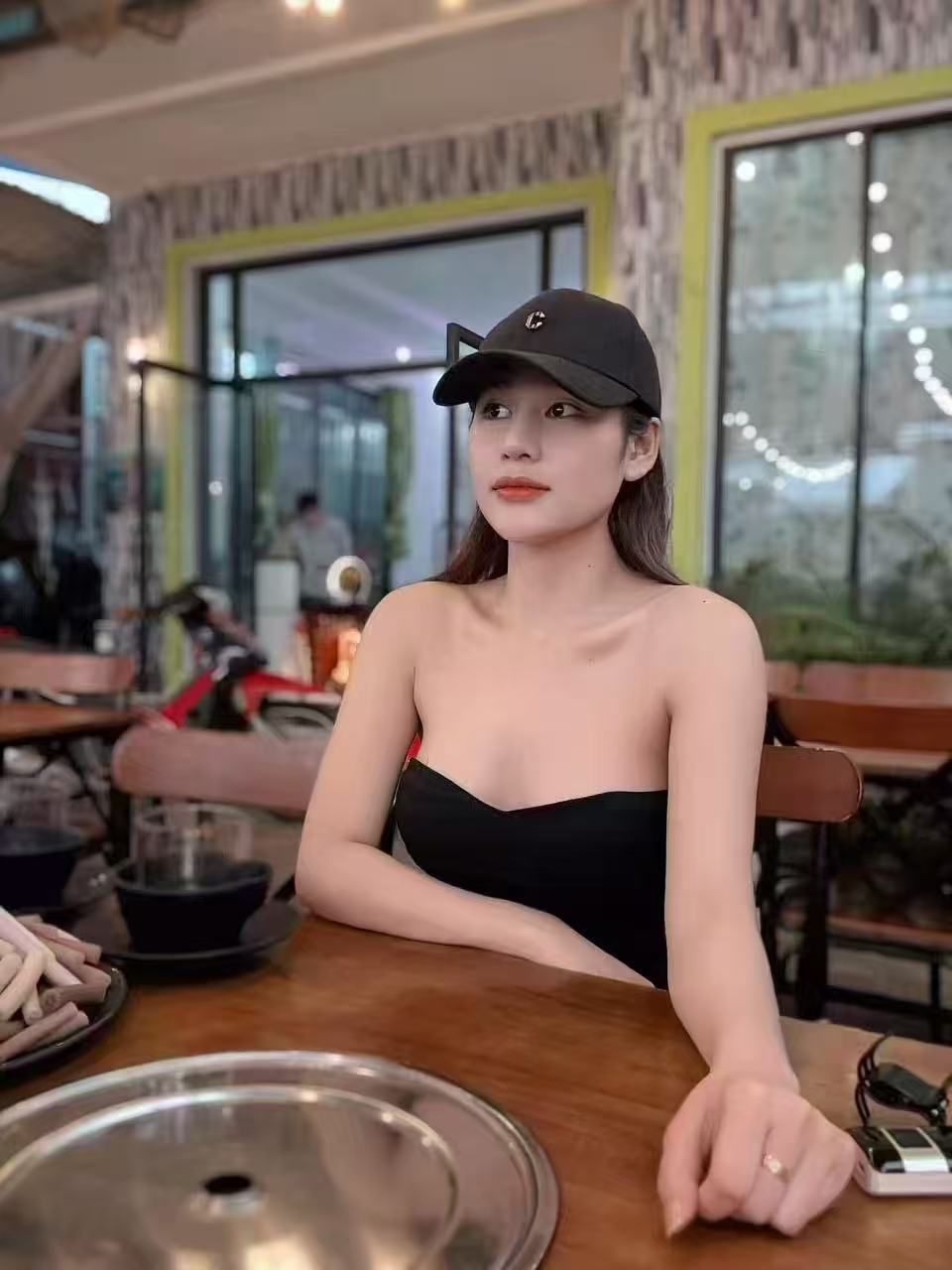 Escort Gallery Image