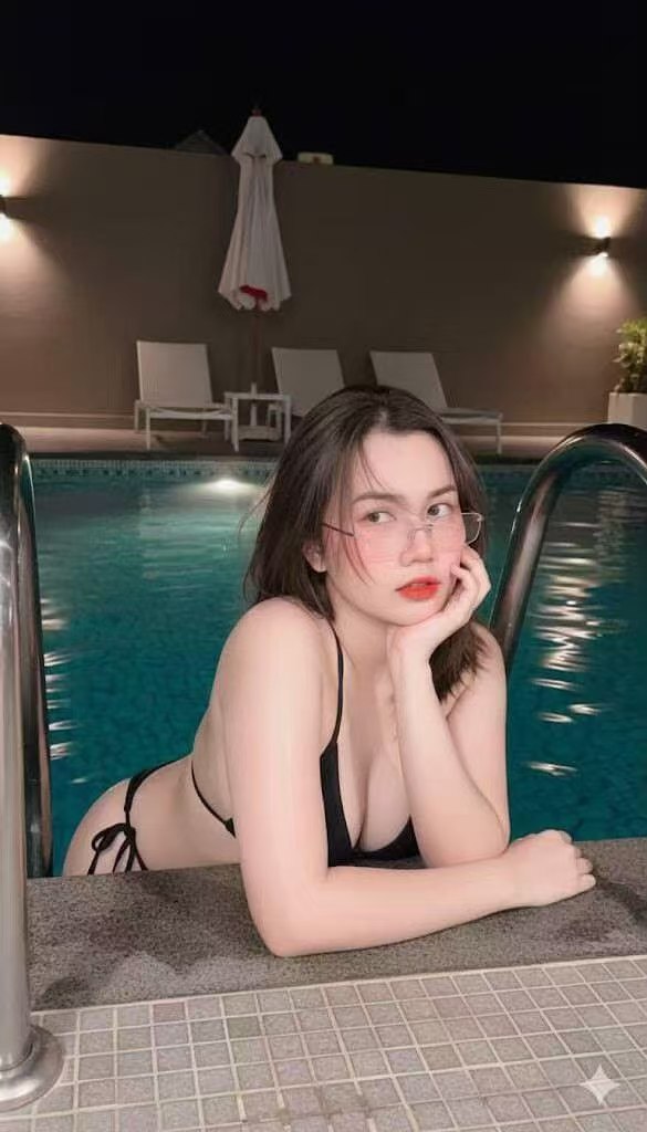 Escort Gallery Image