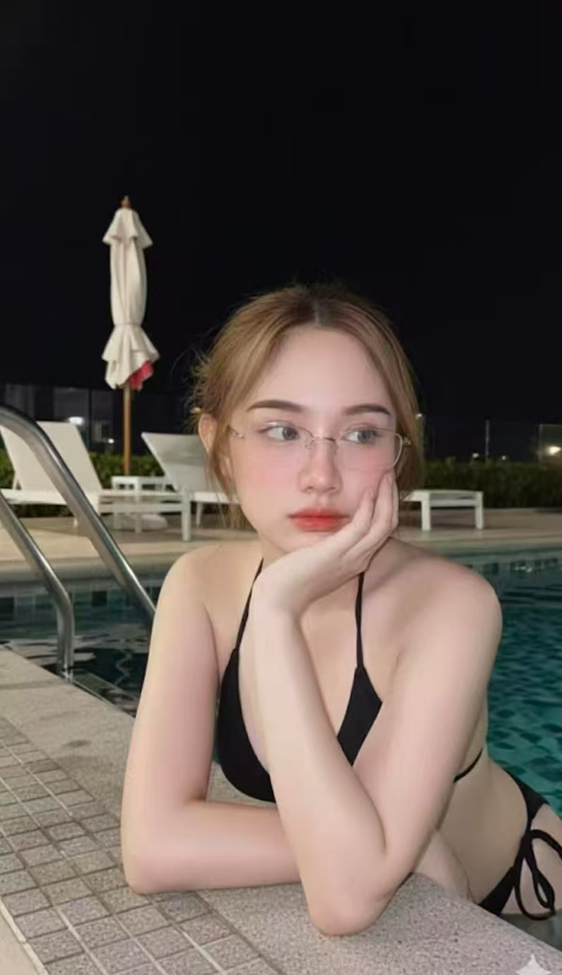 Escort Gallery Image