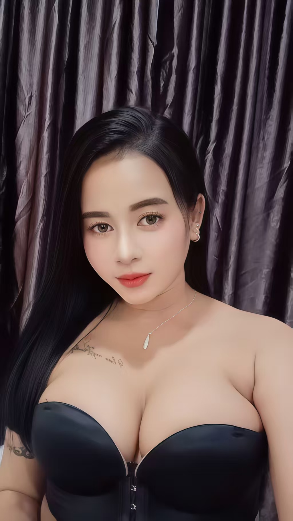 Escort Gallery Image