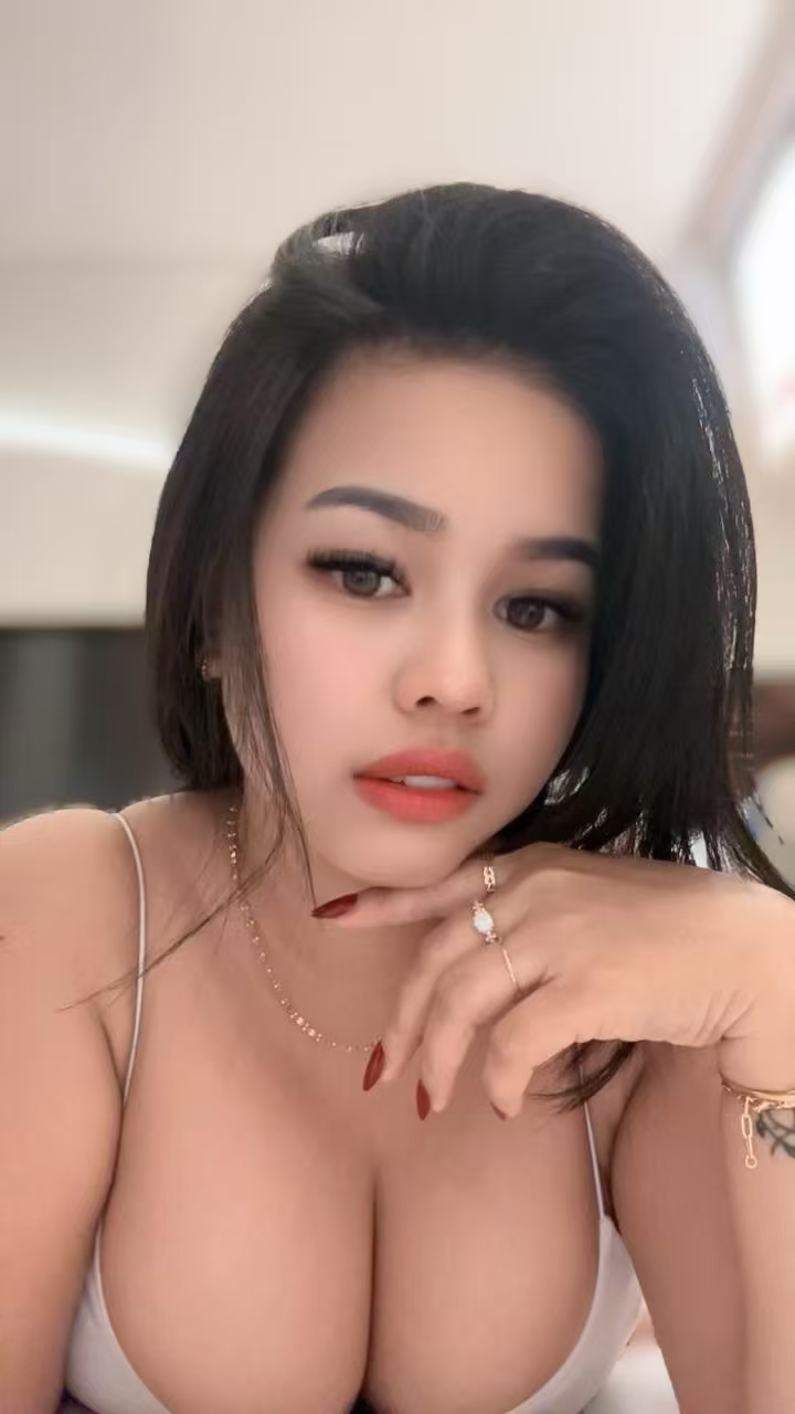 Escort Gallery Image