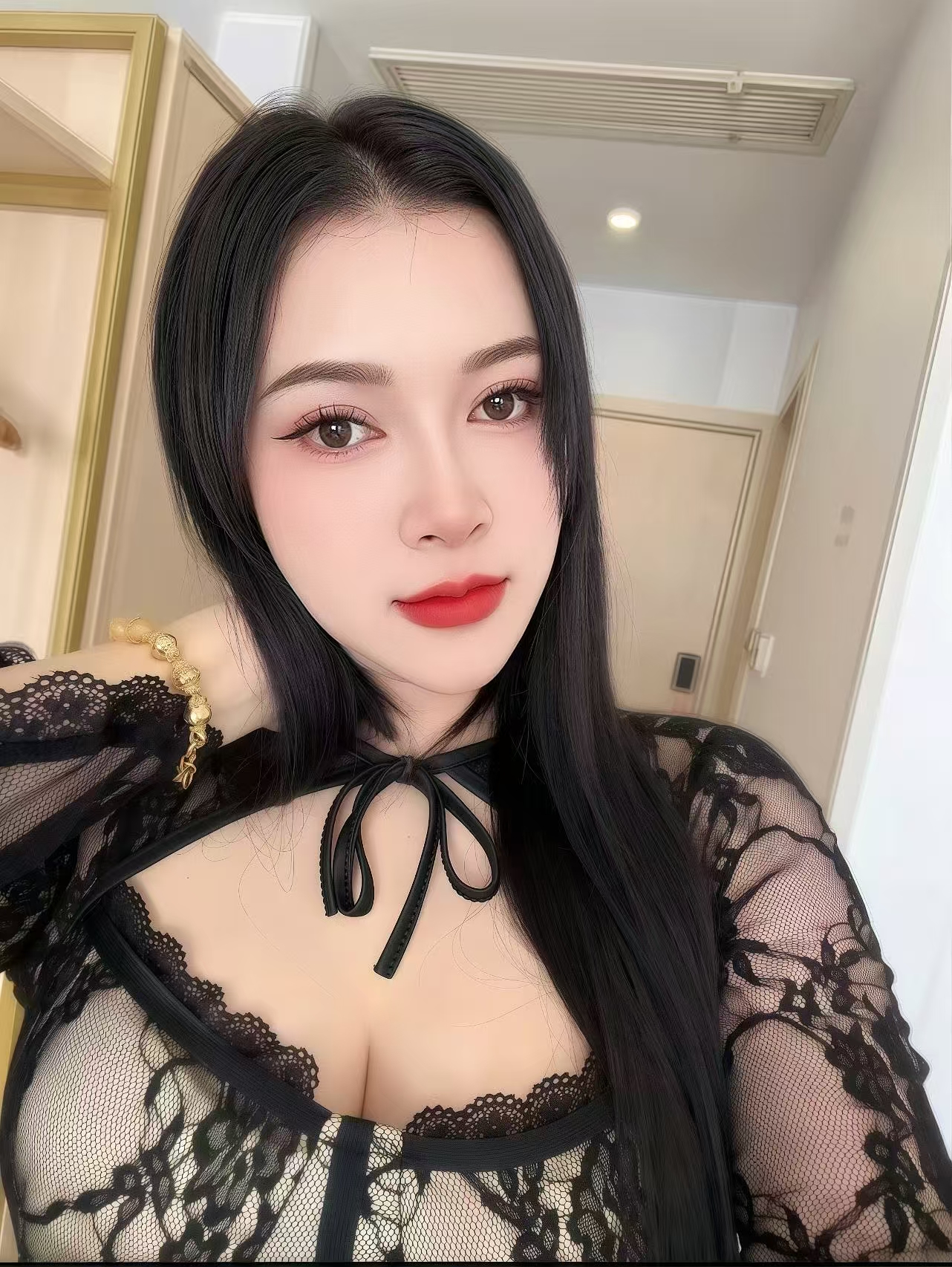 Escort Gallery Image