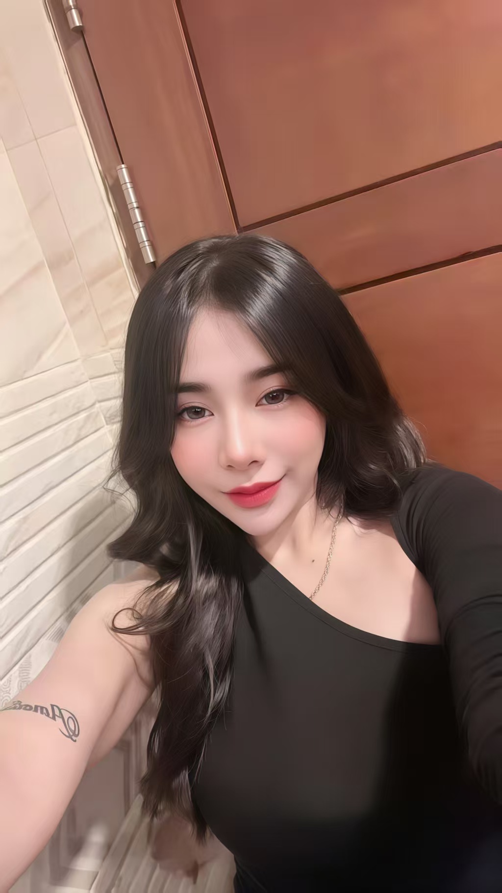 Escort Gallery Image