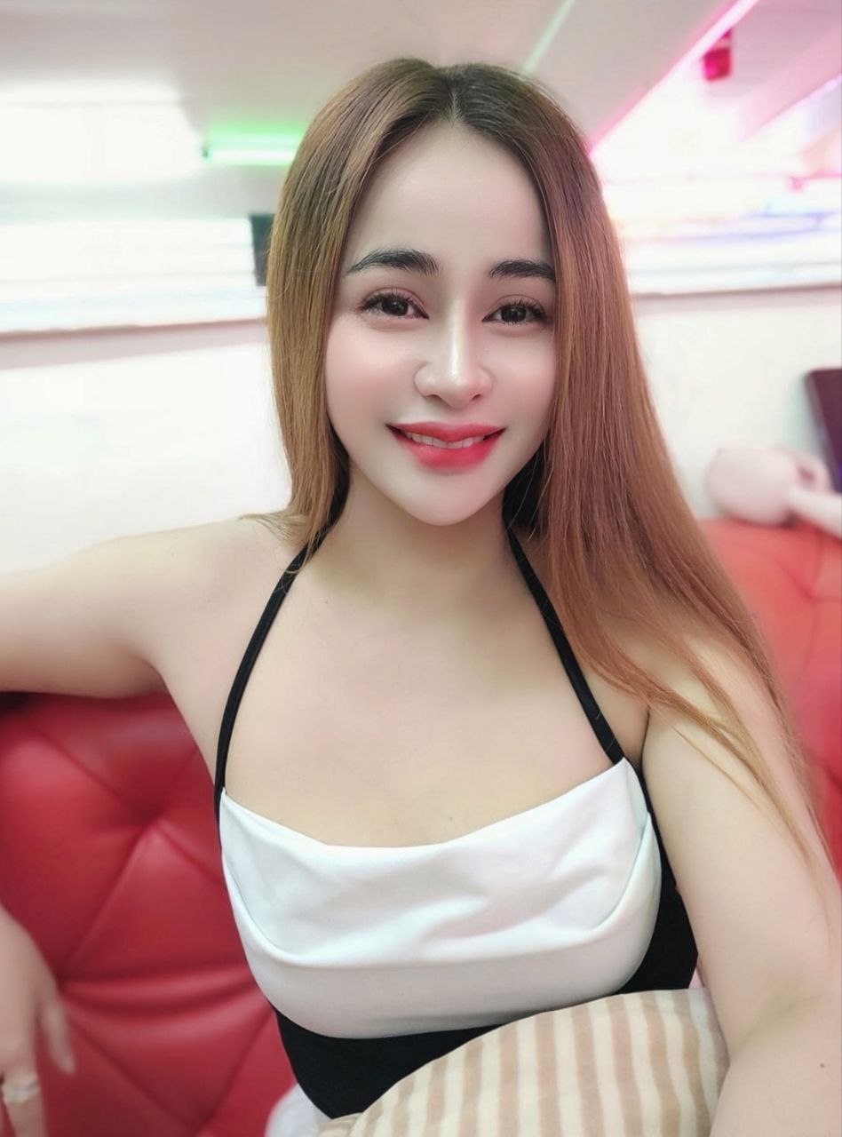 Escort Gallery Image