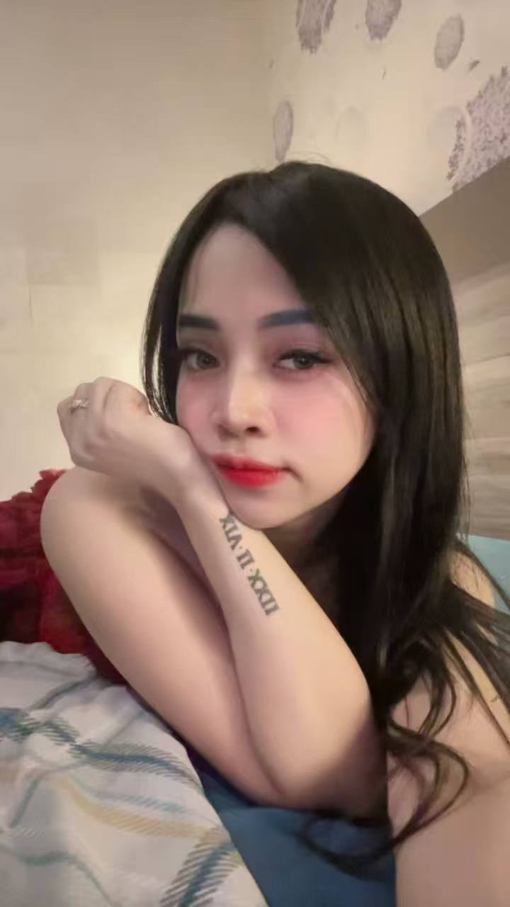 Escort Gallery Image