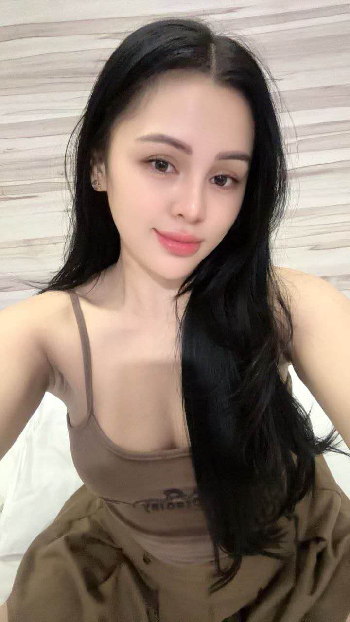 Escort Gallery Image