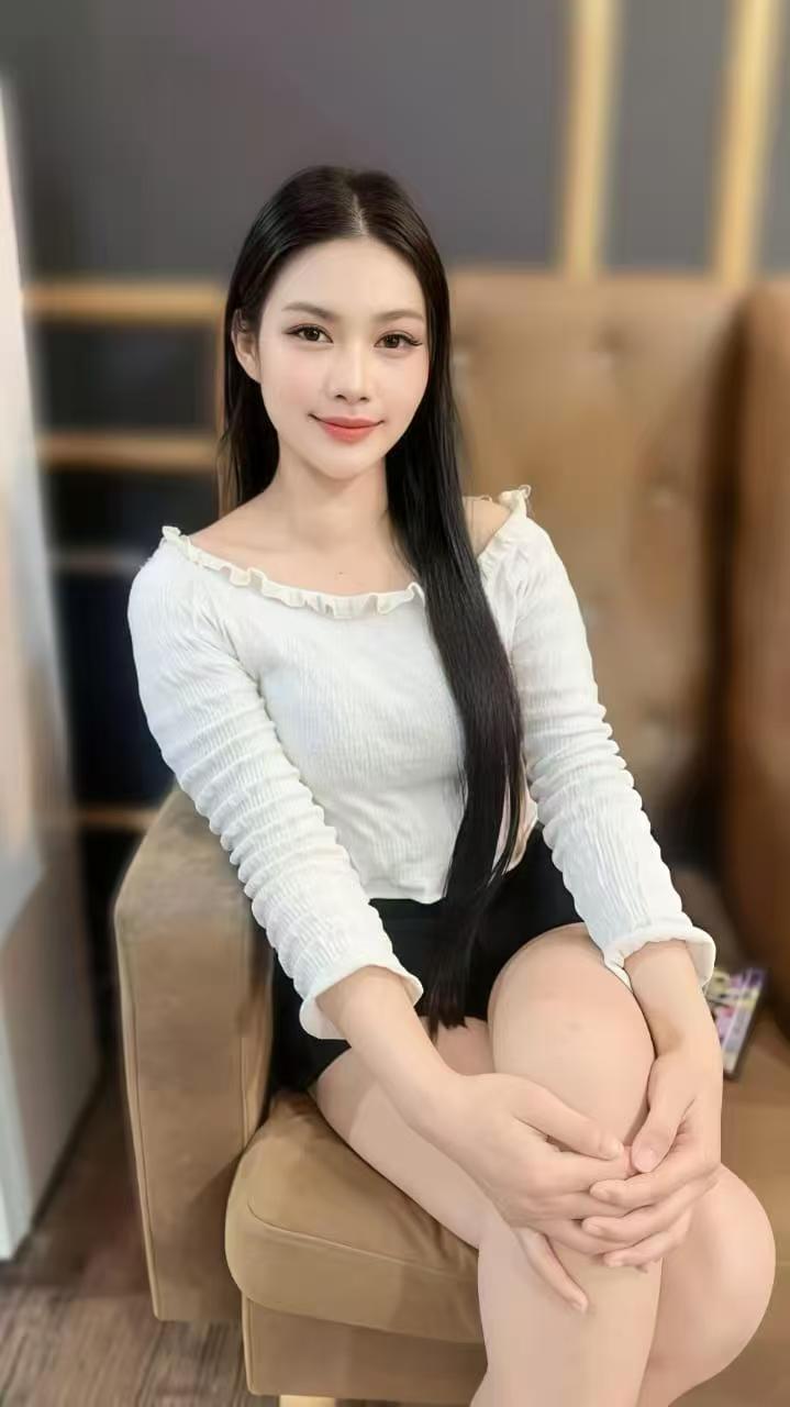 Escort Gallery Image