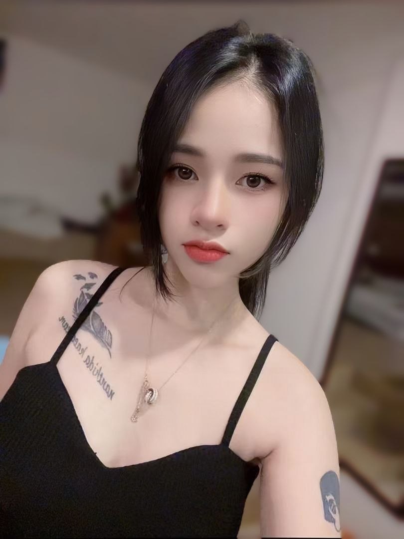 Escort Gallery Image