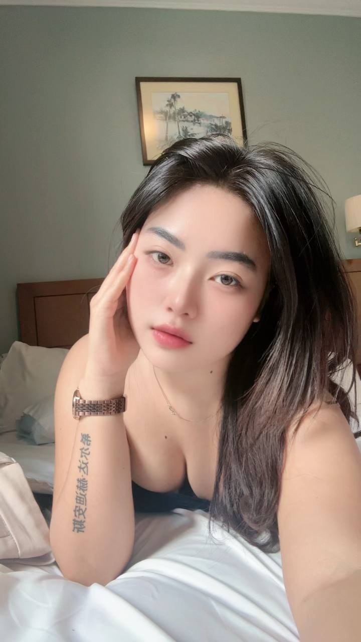 Escort Gallery Image