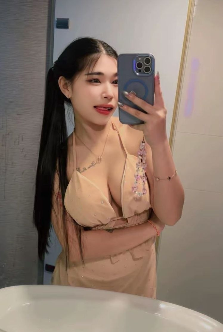 Escort Gallery Image