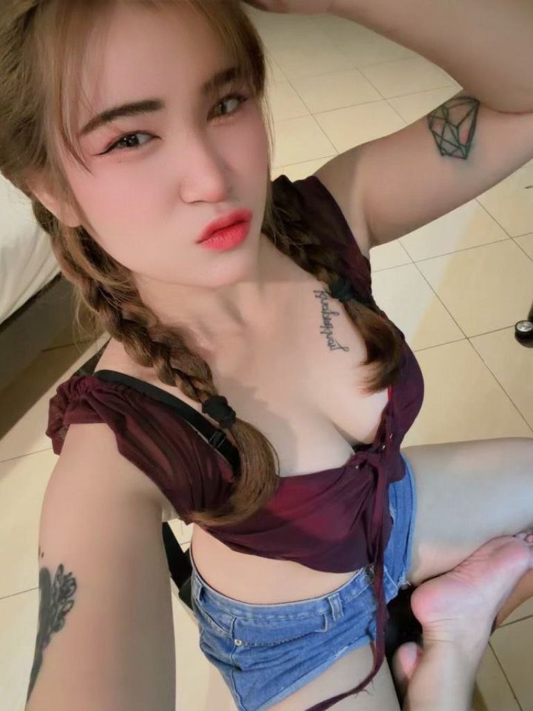 Escort Gallery Image