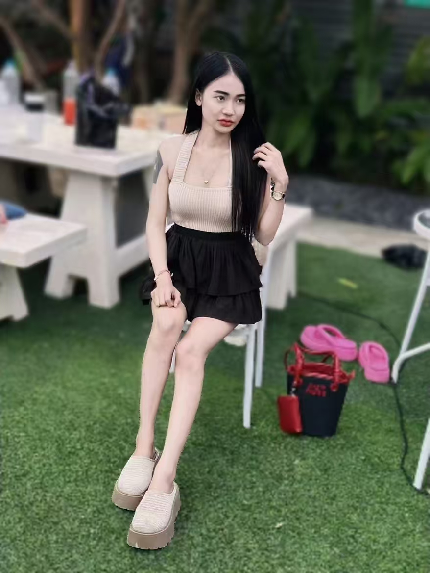 Escort Gallery Image