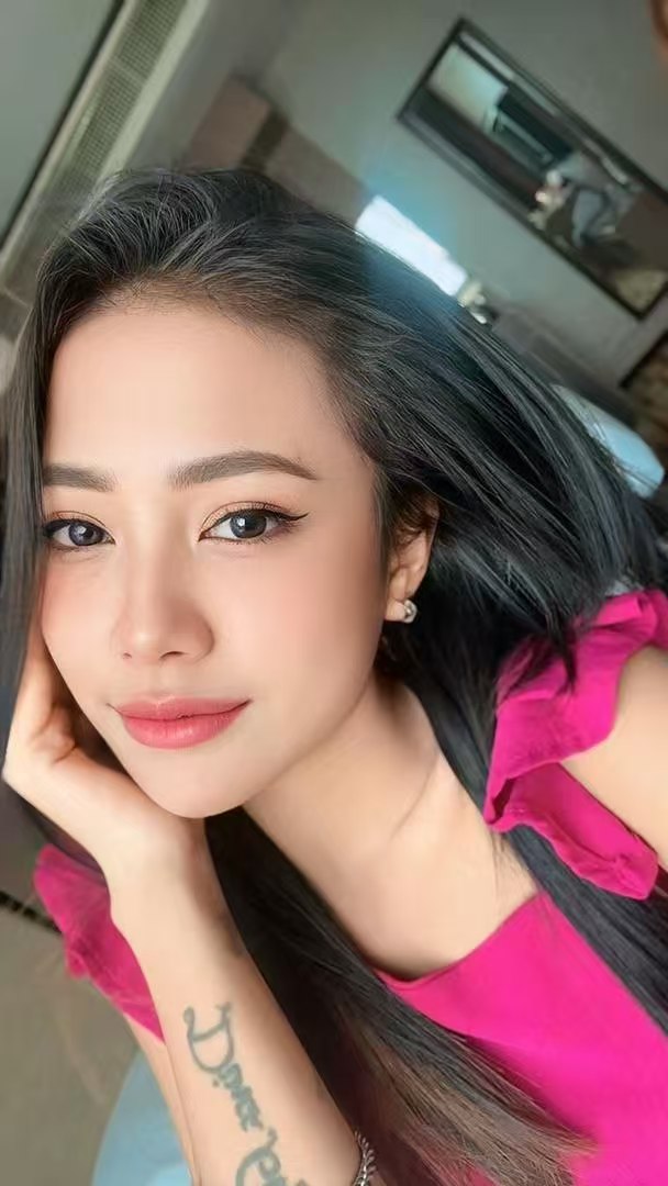 Escort Gallery Image