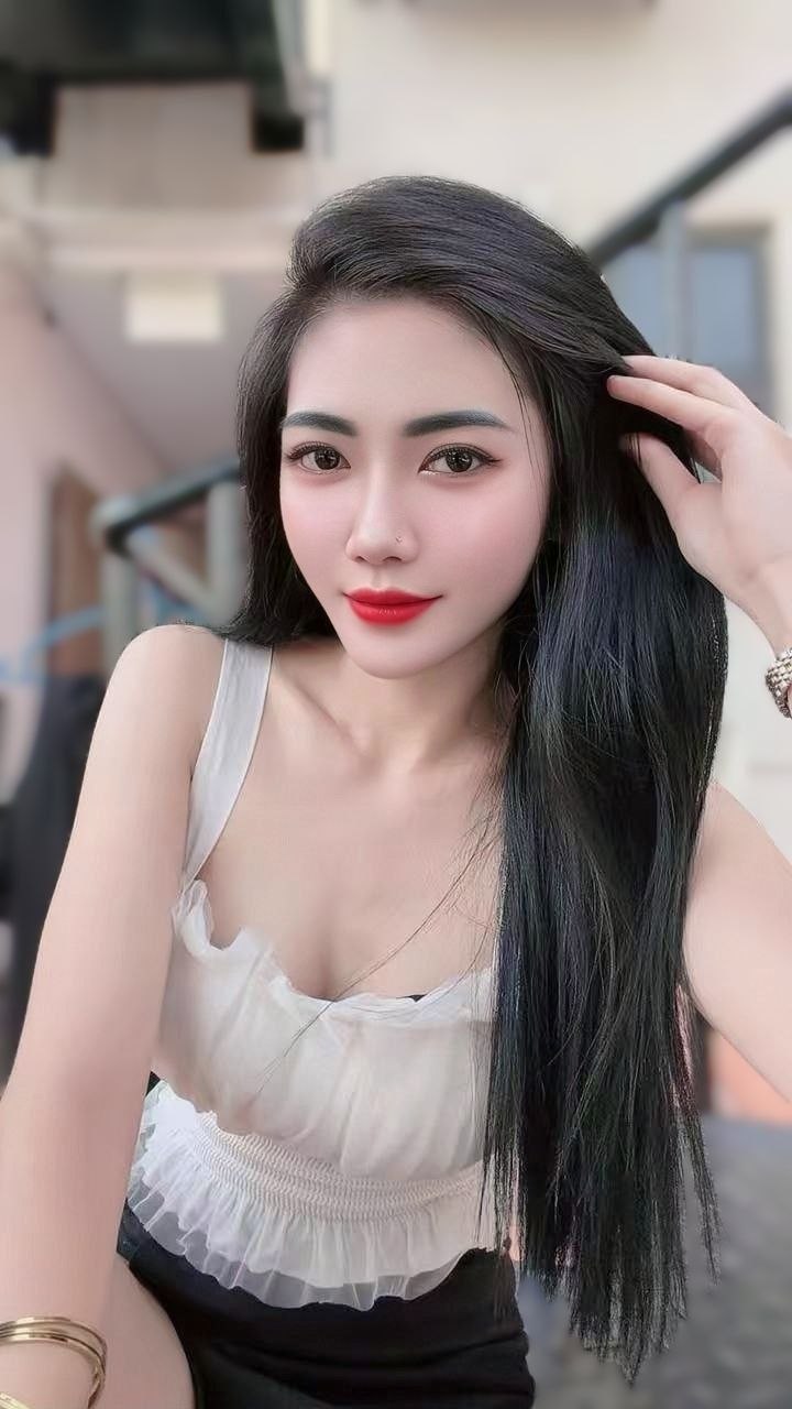 Escort Gallery Image