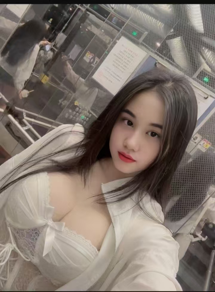 Escort Gallery Image