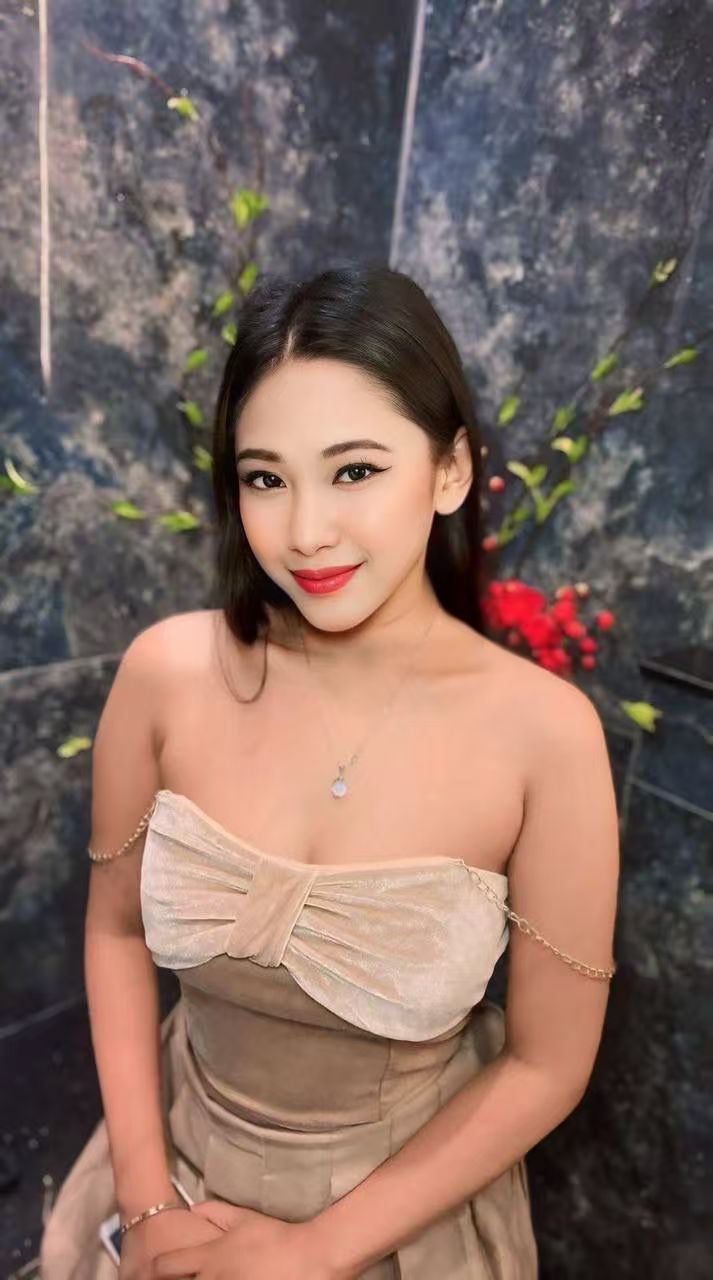 Escort Gallery Image