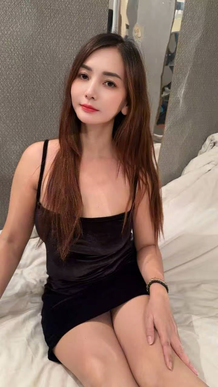 Escort Gallery Image