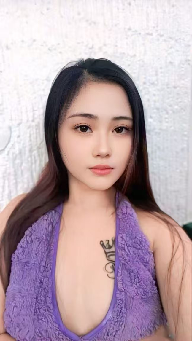Escort Gallery Image