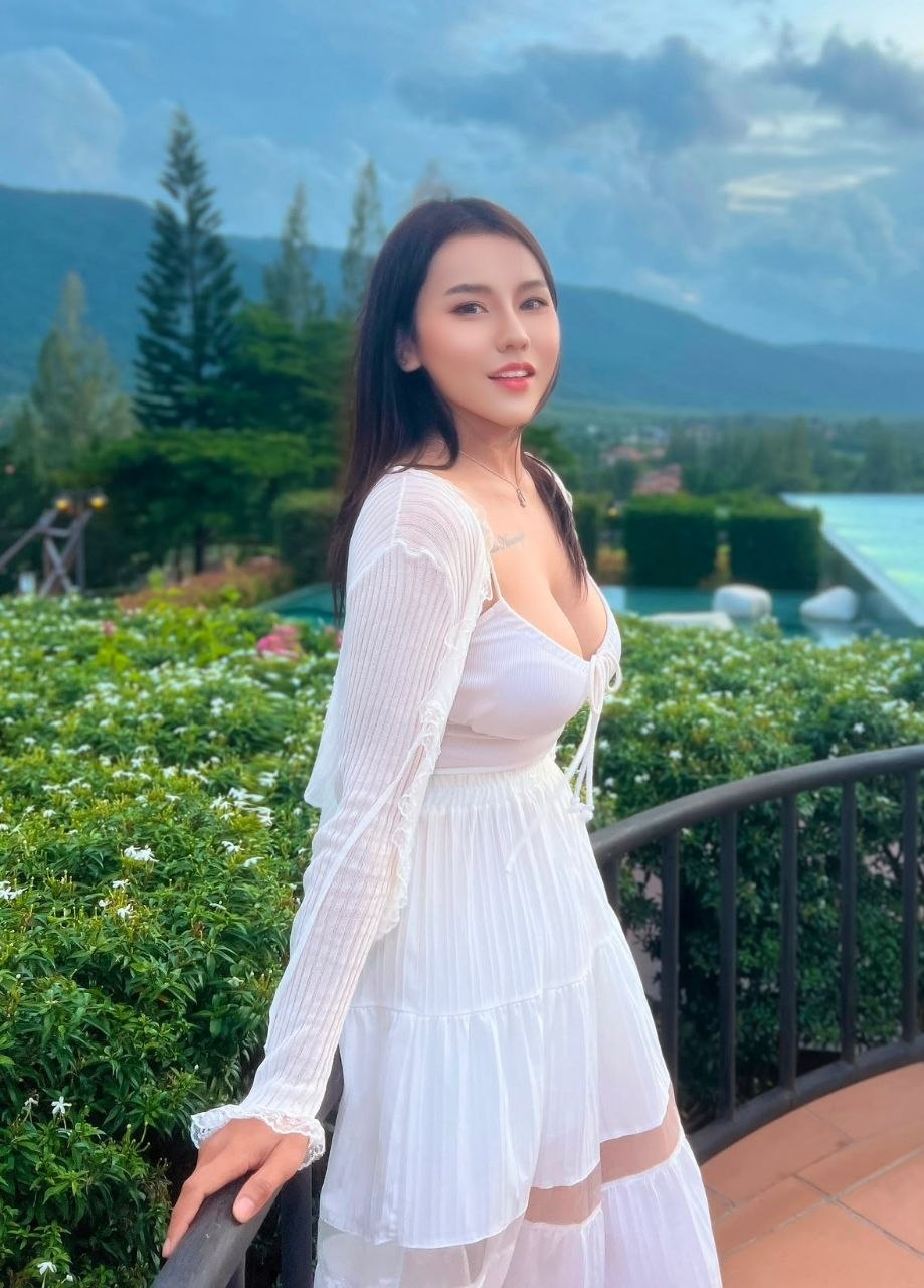 Escort Gallery Image