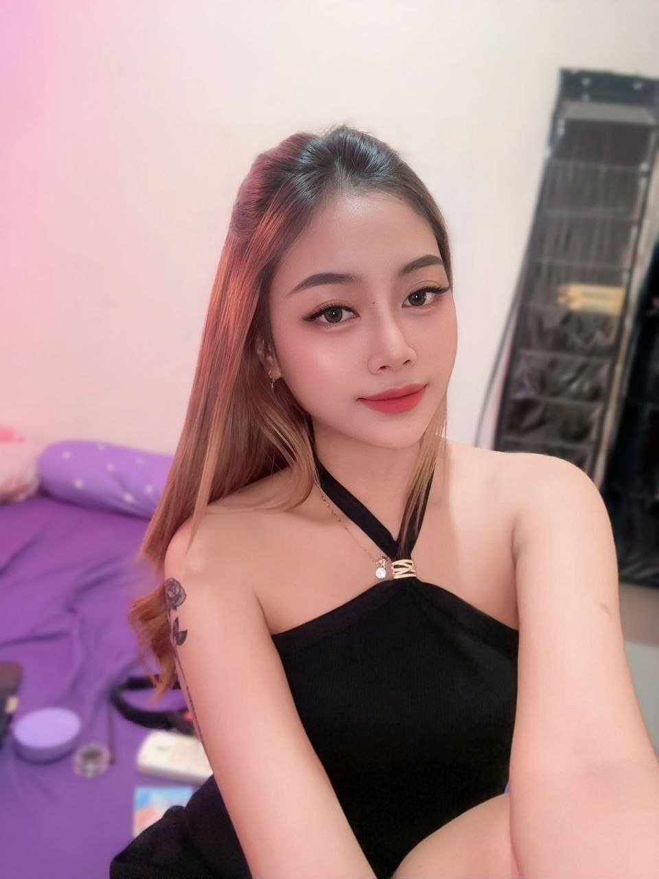 Escort Gallery Image