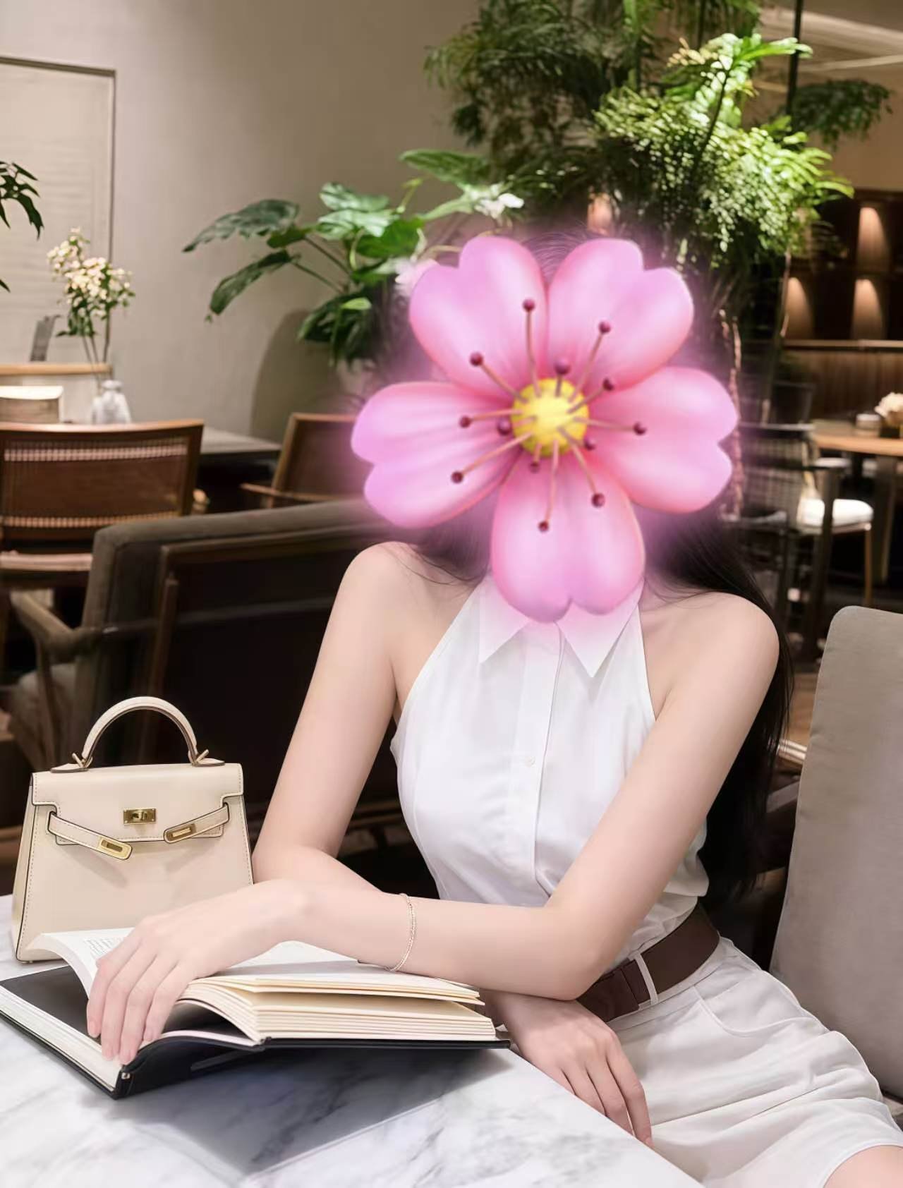Escort Gallery Image