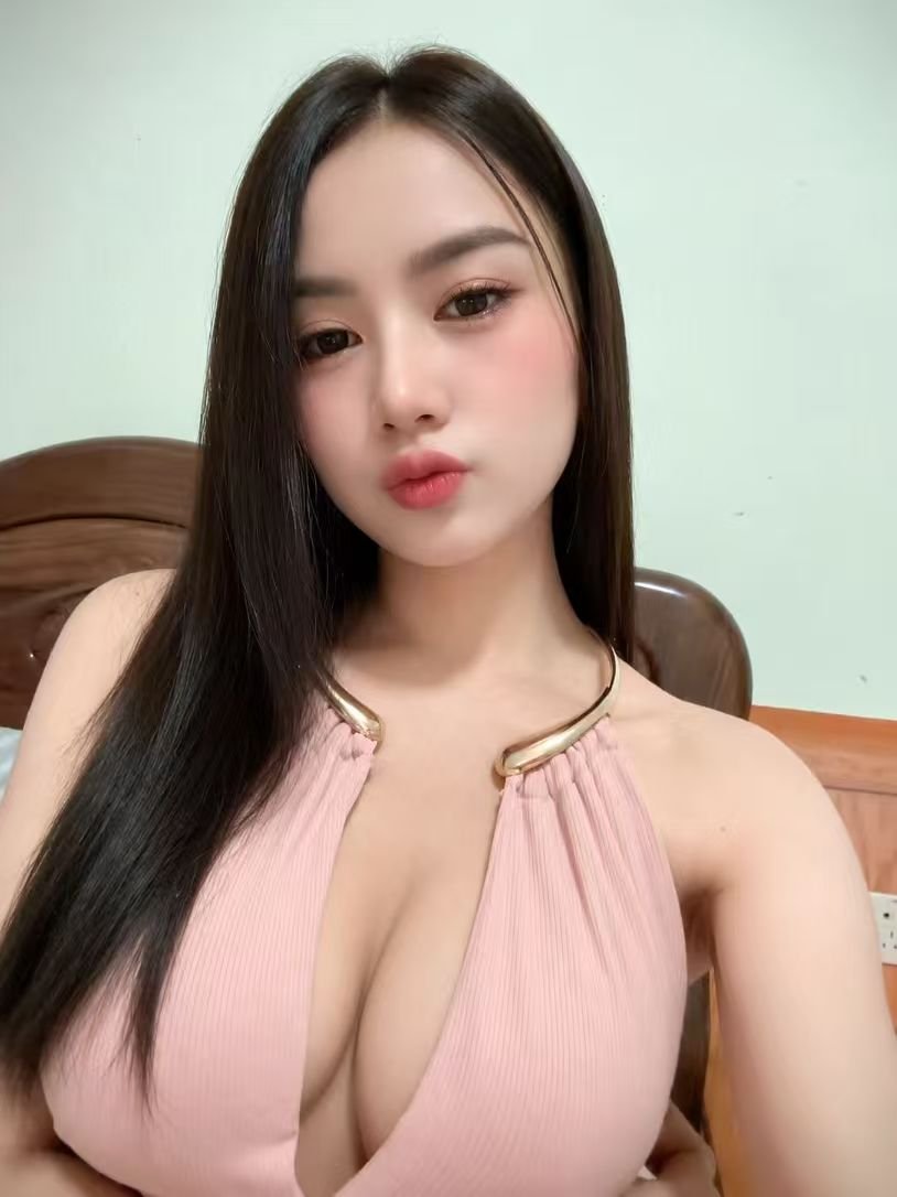 Escort Gallery Image