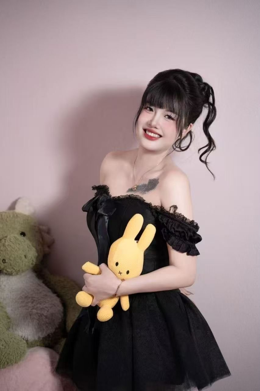 Escort Gallery Image